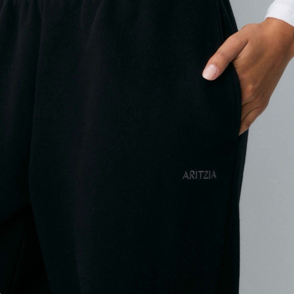 π- Aritzia Cozy Sweatfleece Mega Straight Sweatpant. Black. Size: Medium - Picture 6 of 16